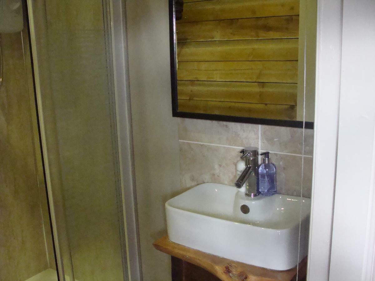 Riggend Farm Bed And Breakfast Airdrie Esterno foto